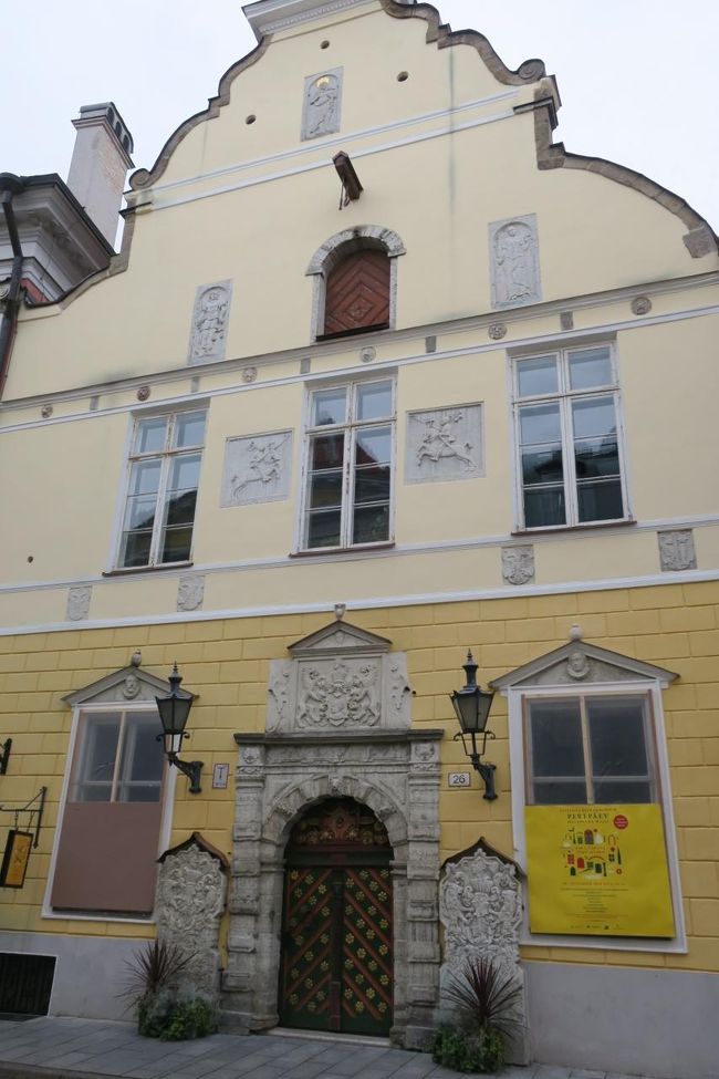 「ブラックヘッドの会館」<br />地球の歩き方によると、コンサートに利用される素晴らしいホールがある、<br />との事。今になって、気になります(^^;)<br /><br />タリンは下調べをほとんどしていなかったので、見逃していました…<br />興味ある方はHPに情報あるようです！<br /><br />■ブラックヘッドの会館<br />http://www.filharmoonia.ee/en/mustpeademaja/concerts/upcoming-concerts