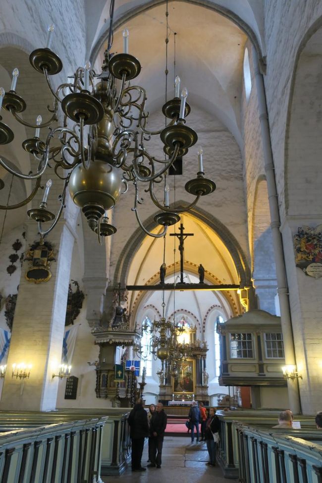 オルガンコンサートの時間になったので「大聖堂」まで戻ります。<br />中はシンプルですが綺麗な教会です。