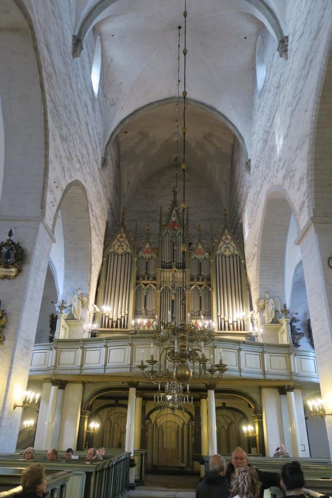 りっぱなパイプオルガンです。<br /><br />オルガンコンサートは、リガと比べて音が大きめで<br />ダイレクト感が強かったです。<br />リガの時も思ったんですが、ドラクエの教会のシーンが思い浮かびます(笑)<br /><br />ここも4曲ほど演奏があり、聞きごたえありました！<br />オルガンコンサートお勧めです(*^-^*)