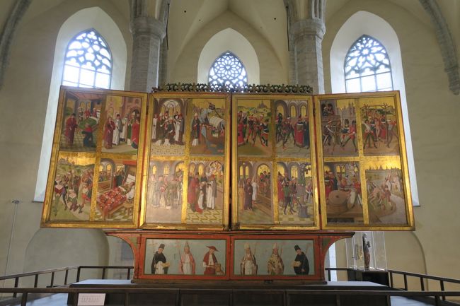 主祭壇も特徴あります。<br />ストーリー仕立てになっていて、横にはテレビを使ったハイテクな説明もありました。<br /><br />聖ニコラス教会は観光客は数人で、がらんとしていました。<br />綺麗なトイレが入口付近にあります。無料です！