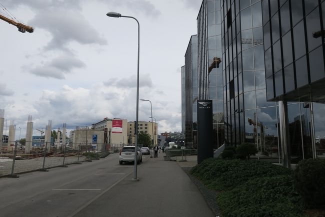 旧市街散策を終え、ホテルに戻ります。<br />荷物を受取って、ヘルシンキへのフェリーに乗る為に<br />Dターミナルへ向かいます。<br /><br />ホテルをチェックアウトする時「タクシー呼びましょうか」と言われましたが<br />歩いて行ける距離なので、歩いて向かいます。<br /><br />とりあえず、港方面を目指します。<br />大きな通りを歩けばいいので、迷う事はないと思います。<br /><br />