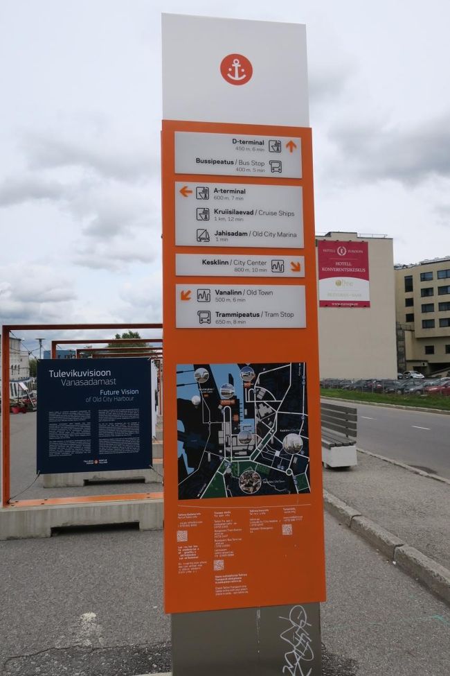 港付近までくると、看板がありました。<br /><br />「Aターミナル」はこちら、「Dターミナル」はこちら<br />と分かりやすいです。<br /><br />地球の歩き方によると、フェリーから旧市街へ向かう場合は<br />自転車タクシーがあるとの事で、何台か見かけました。<br /><br />