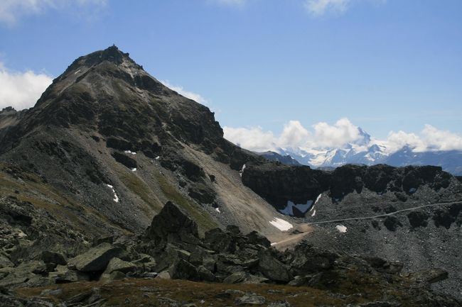 ロートホルンの右奥には名峰が連なっているのですが、ほとんど見えません。