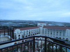 ９月３０日。６時過ぎ。
ホテル日航アリビラのラナイ（テラス）からの定点写真。