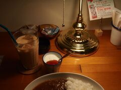 尾山神社近くのカフェめるつばうで朝カレー。
どうしようかと思ったけど、金沢といえば？朝カレー！