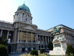 ブダの王宮。

今は博物館になっています。博物館をゆっくり見る時間は取っていなかったので、今回はパスで、景色に集中します。