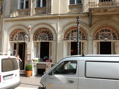 ブダ地区に入る前に、昼食にしました。

Cafe KoRです。ガイドブックにも載っているお店ですね。
