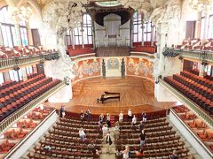 カタルーニャ音楽堂です。
フリーで見学することができるようになりました。
英語やスペイン語などのガイドツアーがあるのですが、
フリーでも十分です。