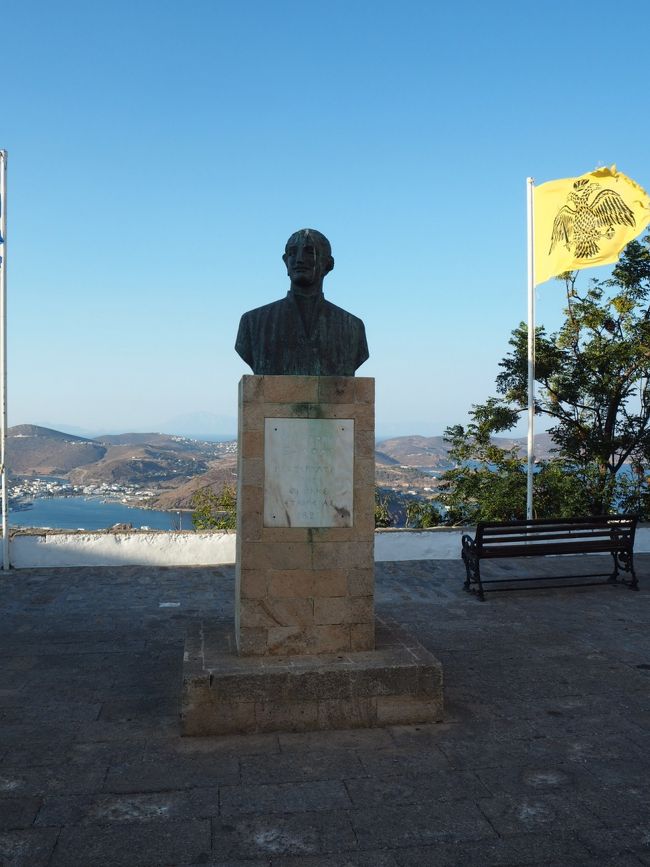 高台広場にある像。説明が分からず誰か分からない。