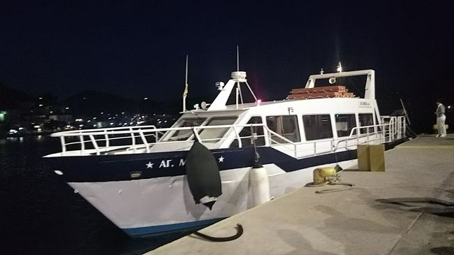 そろそろテンダーボートでクルーズ船に戻ります。<br />