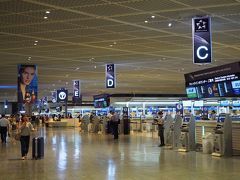 時刻は18:30。
出発時刻の３時間前に成田空港第１ターミナルにやってきました。
