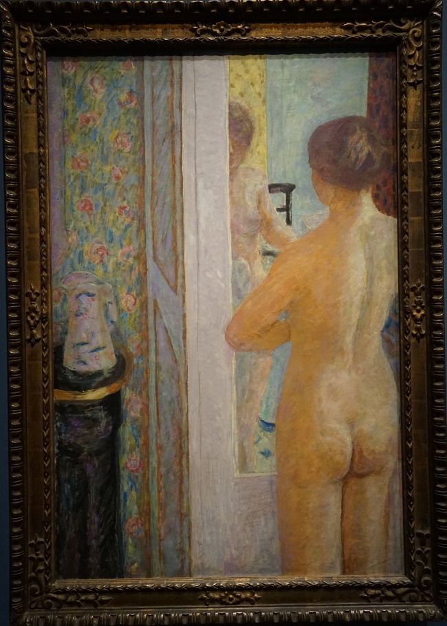 4章の近代の水の精たちでは、ボナールが描く浴槽の裸婦が展示されていました。<br />「化粧室あるいはバラ色の化粧室」1914-21年<br />