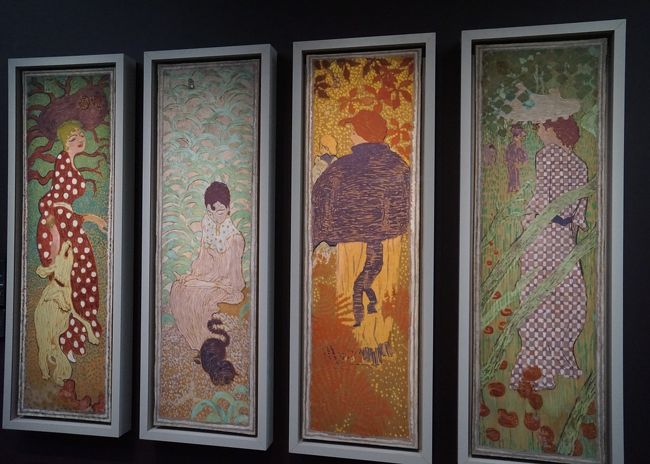 「庭の女性たち」1890-91年<br />ボナールの日本美術に対する強い関心が現れている代表作。この絵をはじめ1章「日本かぶれのナビ」の作品の多くが、昨年の「オルセーのナビ派展」にも出展されていました。
