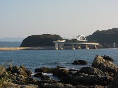 紀伊大島と、美しいアーチのくしもと大橋