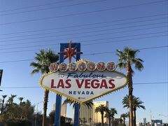Welcome to Las vegasサイン

SDXに乗ってやって来ました！！
ラスベガスサイン！

ここで写真を撮るのにみんな並んでいます。
が、私はこれだけ撮れれば良いので端からパシャっと。

ラスベガスに来た感ありますね～～
