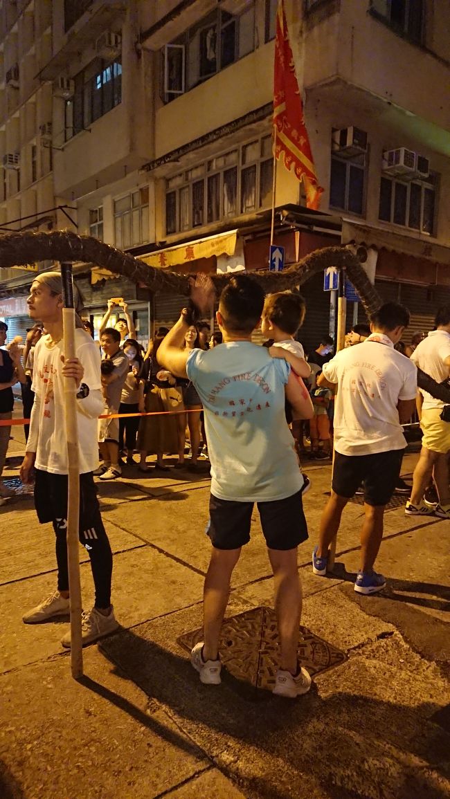 担ぎ手がお子さんを連れてきて龍の胴体を触らせてあげてる様子を見たり(*´ー｀*)