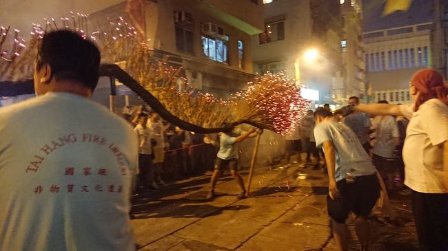 しっぽを支えていたスタンドがはずされます。<br />8:25<br />いよいよスタート。