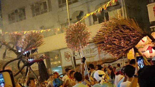 だいぶ人が少なくなってきて手を伸ばせば写真を撮りやすくなってきました。