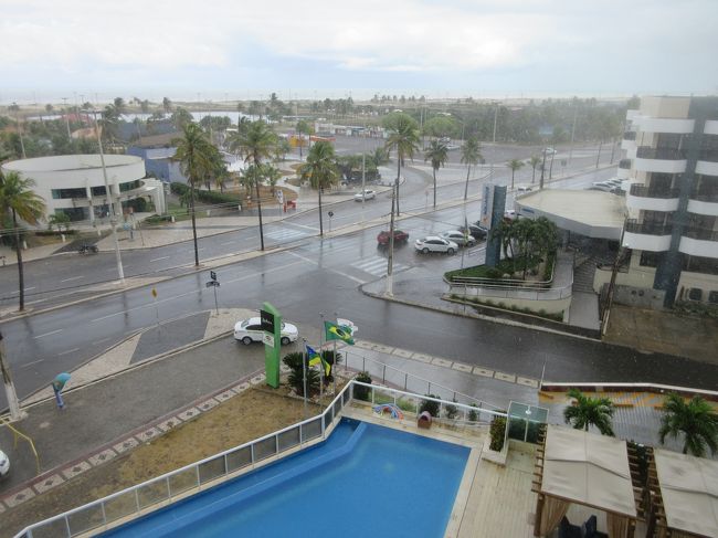 朝食が済んで部屋に帰ったらスコールが！<br /><br />