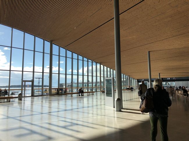 ひろーい。<br /><br />この右側がエケロライン、フィンラルディア号の乗り場。