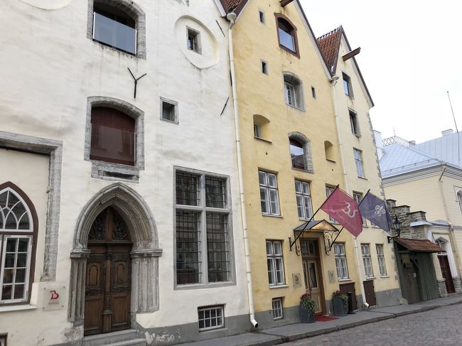 三人姉妹。<br />高級ホテル。<br />わたし、セレブになったらここに泊まるんだ。