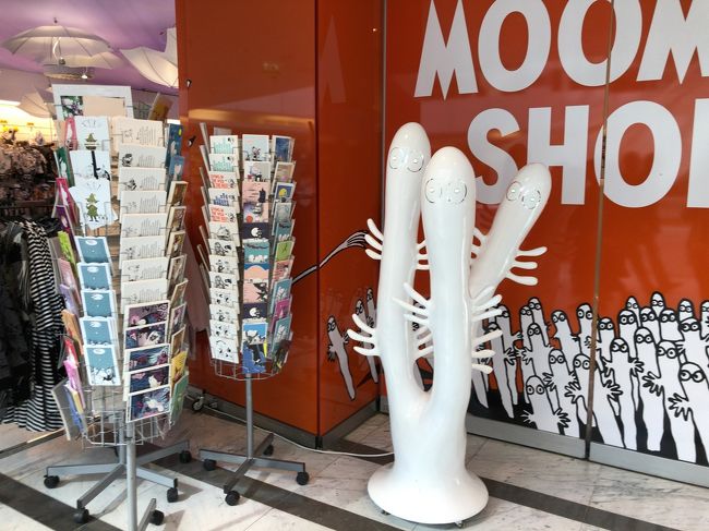 ムーミンショップ。<br />2Fにありました。<br />ニョロニョロの目が光ってる～！<br />こぢんまりしたショップでした。<br />さっとお土産の下見をして、中央駅のトラム乗り場まで戻ります。