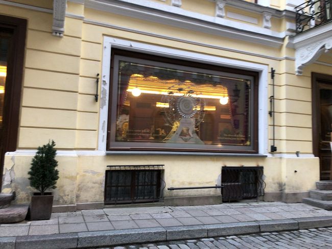 エストニア最古のカフェ、マイアスモックのティーカップ観覧車。