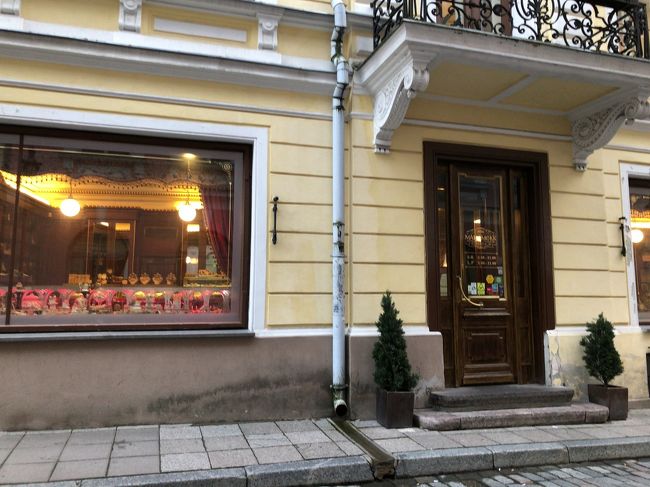 カフェの入り口はこっちで、もう一方はマジパン博物館の入り口なんだって。