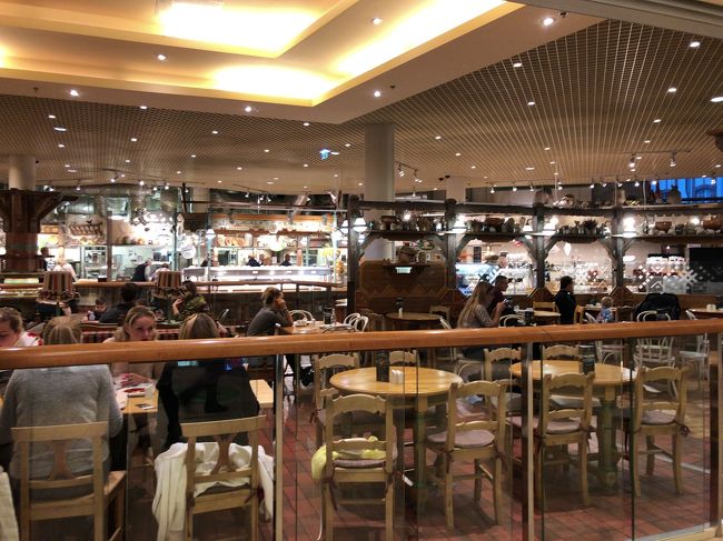 フードコートがものすごくおしゃれだった。