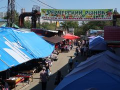 スポルチヴナヤ電停で下車。電停を降りるとすぐに巨大な市場「キタイスキー市場」があります。