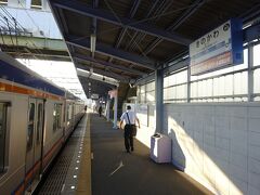 その次の紀ノ川駅で下車。
この駅は各駅停車しか停まらない。
さっき特急電車を見送った理由がこれである。
