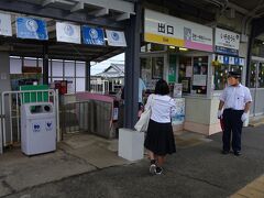 素朴な雰囲気の駅舎。