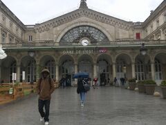 雨の中パリの東駅へ移動。スーツケース持ちながらなので大変でした…
東駅付近は、治安があまりよくないみたいです。歩いていても、なんとなく感じました。