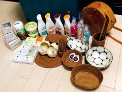 お次は、バリハンディでショッピング。
写真がなくて、お土産のものを。

スケジュール的に無理かな？ダメならレギャン移動してスミニャックのアシタバにでも…と一人考えていたのですが、ここもガイドさんの勧めで行くことができました。

丸いポシェットは長財布の入るサイズ。コレ1つしかなくて、他は一回り小さいサイズでした。
ショルダーバックも欲しかったのですが、帰国する頃には、もう10月間近。夏も終わりなのでカゴバックも出番が少ないかな・・・
旅行中、ポシェットは娘が使いました。
ちなみに、ポシェット　619，000ルピア

玄関マットや壺みたいに大きい製品などもあり、見てるだけでも楽しかったです。

カードも使えました。10％引きのサービス。