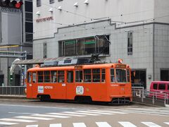 大通りに戻って路面電車の車両を撮影。