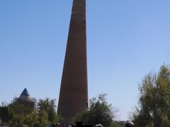 クフナ・ウルゲンチ「クトゥルグ・ティムール・ミナレット」

14世紀建立。
中央アジアで最も高い67メートルのミナレット（塔）。




