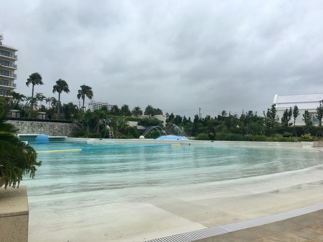 プール<br />誰もいない！