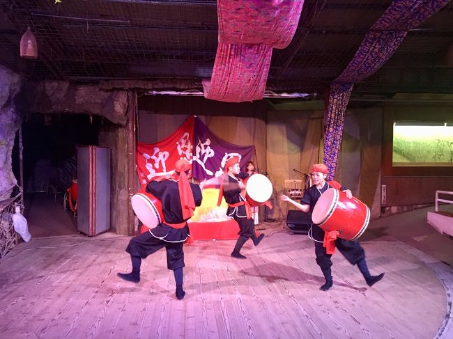 相方はエイサーが見たかったそうです<br />3人しかいませんが、十分です<br />エイサーも良かったですが、お姉さんの歌がとってもよかった！