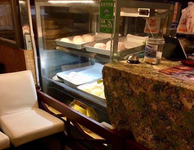 台風前だからか、変な時間だからかお客さんはいません。<br />Aパン（あんとお餅の揚げパン）とCパン（あげカレーパン）と迷いましたが、Aパンを注文。<br />５分ほど待ちますが、揚げたてをいただけます。<br />一個220円<br />おいしかった(^O^)