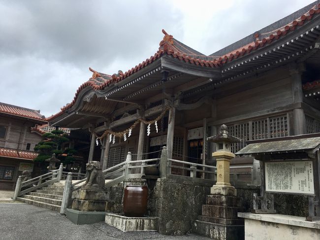 続きまして、普天満宮<br />普天間交差点すぐにあるので気付きにくいですが、ちゃんと駐車場もありました<br />入り口が分かりにくいので慎重にどうぞ<br />風が強くなってきました<br />