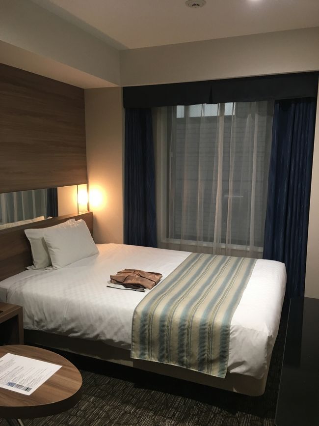 部屋は新しくてとてもきれい！<br />泊ったことがなくて駅から近く、大浴場が有るところという相方さんのご希望で決めました。<br />４トラで検索したら、日本旅行が一番安かったです。<br />じゃらん、一休、楽天トラベル位しか検索しない私では見つけられなかった<br />ありがとう、４トラ！<br />しかも夜中に日本旅行HP見ていたら一部屋２０００円オフのクーポンがあって、結局シングル1人7,000円で泊まれました。<br />めっちゃ安い訳ではありませんが、総合的にとっても良かったです。