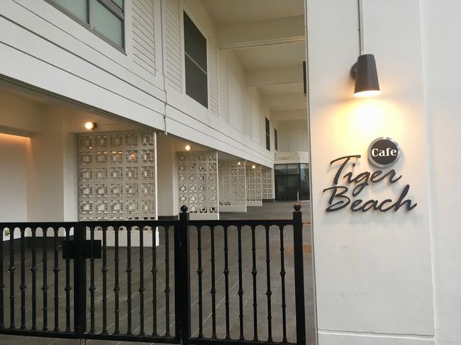 タイガービーチカフェもテーブル類がきれいに片付いています<br />台風のため閉鎖です