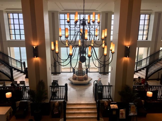 外はゴーゴーの猛烈な台風<br />危ないから窓開けないでねーの放送が流れています<br />修学旅行生がいたのですが、移動できずに延泊を決めたらしく、暇を持て余しウロウロ<br />大変だねー<br />あとで高校のHP調べたら、この団体、予定変更した飛行機も欠航したらしく２日長く沖縄にいたみたいです。<br />ヒー！