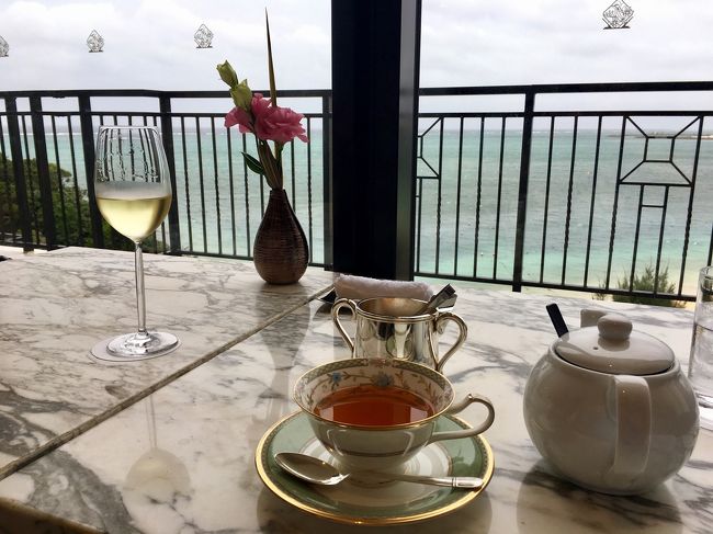 プレミアムクラブルーム特典で、ラウンジにて無料ドリンクがいただけます<br />ワインやビールのアルコールもありました<br />スイーツや食事は有料<br />別のＪＴＢラウンジはスイーツなんかもありそうでした