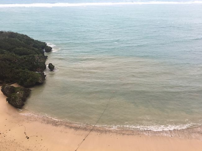 最終日朝<br />夜はゴーゴー、ビュービューとすごい風で眠れませんでした<br />だって、あのホテルのぶ厚いサッシをすりぬけて風が入ってくる位の強風なんですよ？<br />朝になってやっと窓が開けられました<br />海が砂巻き上げて茶色くなってます