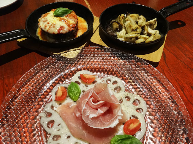 レンコンと生ハムの塩レモンマリネ、なすチーズ焼き、つぶ貝のバター醤油焼き。