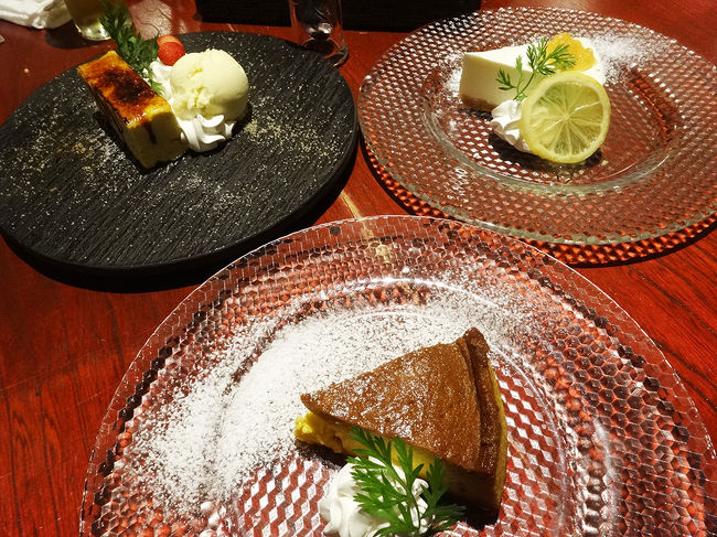 デザートは別腹…3種類をシェアして食べました。<br />左上から時計回りで、カタラーナ、レアチーズケーキ、カボチャのプリン。<br /><br />この後、友人たちとはホテル前で別れ、再会を誓いました。<br />楽しい盛岡の一日でした。<br />違う場所にも行ってみたいので、また来なくては！