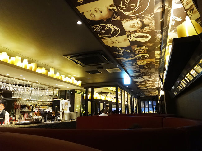 店内はオシャレです。<br />満席になるくらい人気店でした。