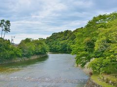 帰りに橋の上から
五十鈴川を撮りました