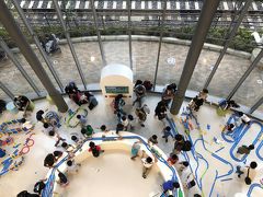 １階キッズプラザはプラレールやキッズカフェなど。
鉄ママさんや子鉄がいっぱいいて、日本の鉄道は安泰ですな。